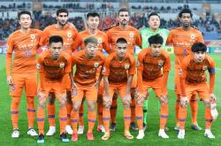 马来西亚队在亚洲俱乐部足球比赛中勇敢前行